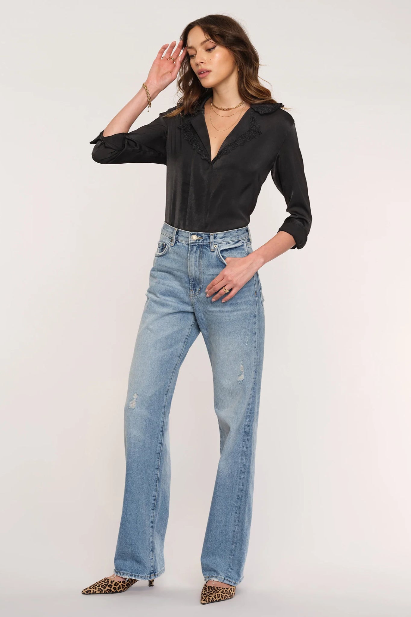 Gemme Glow Lace Collar Blouse